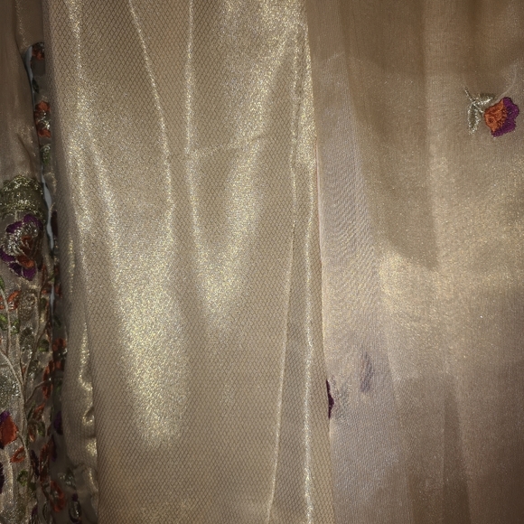 Pakistani Suit - Picture 5 of 11